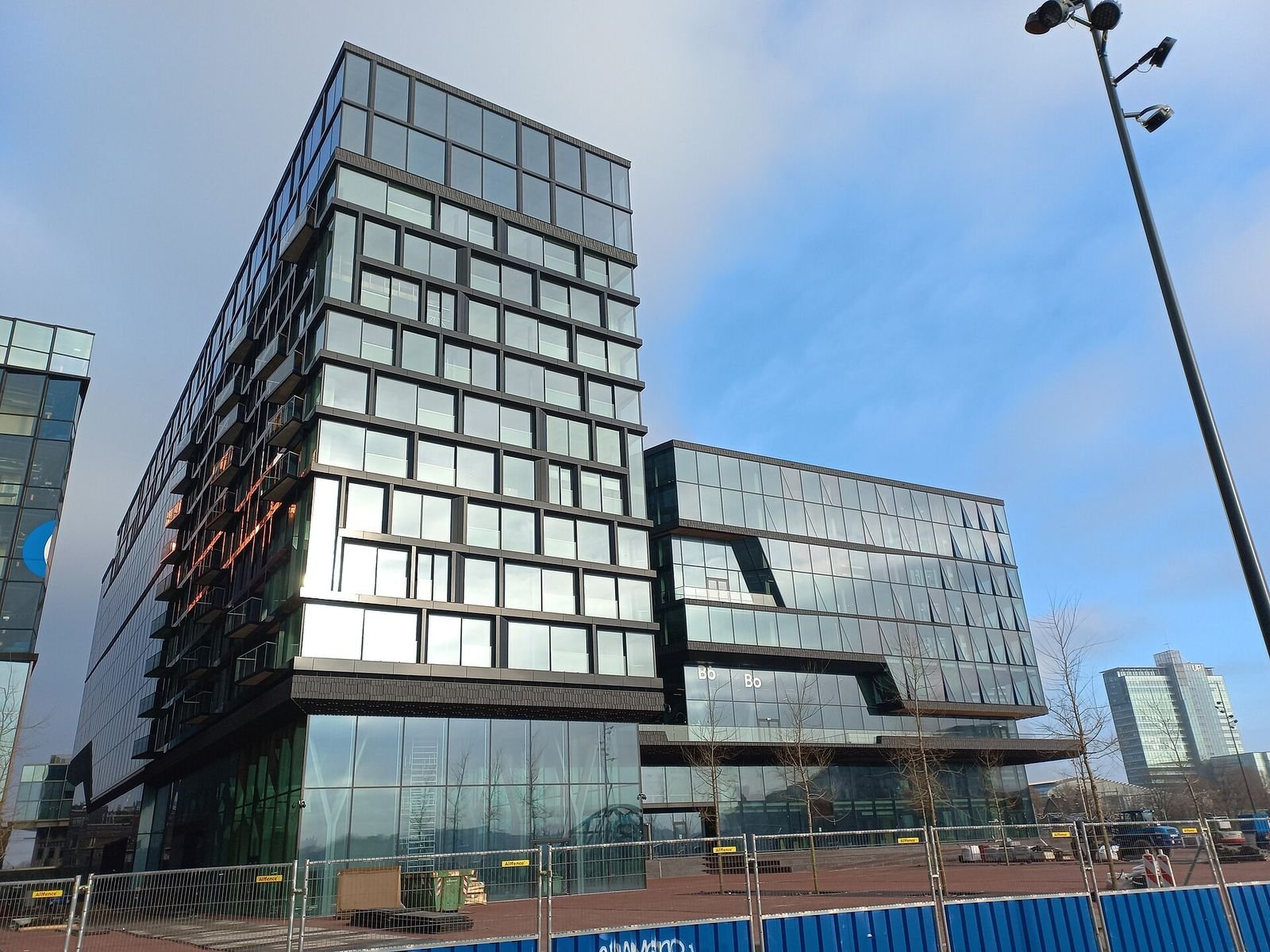 Booking.com headquarters, Oosterdokseiland, Amsterdam — Photo: Ceescamel, CC BY-SA 4.0