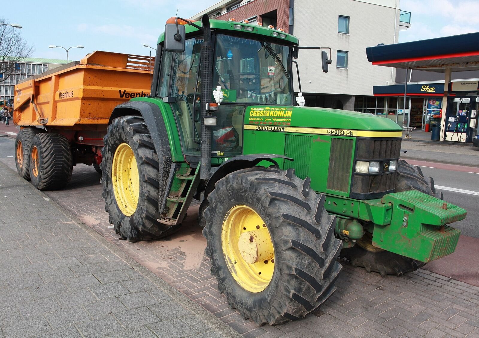 John Deere tractor with trailer in the Netherlands — Photo: joost j. bakker, CC BY 2.0