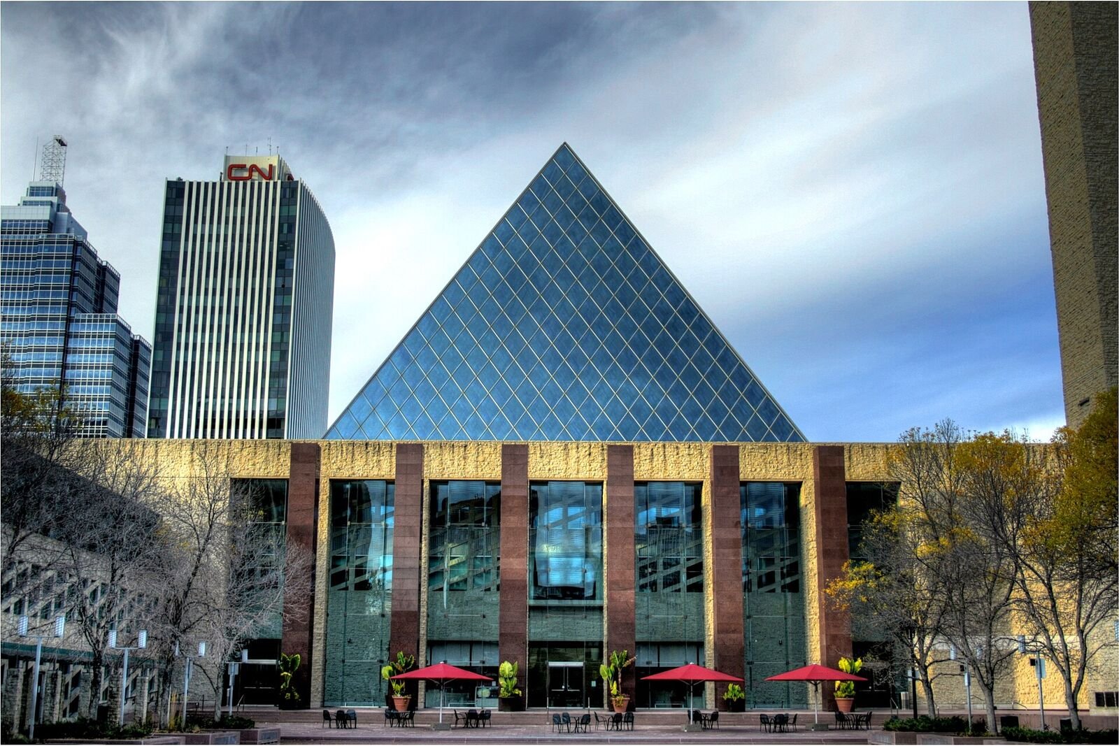 Edmonton City Hall — Photo: WinterE229 (WinterforceMedia), CC0