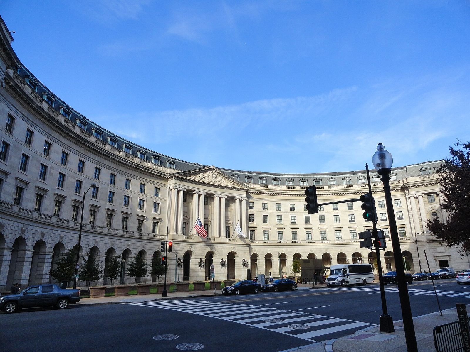 EPA headquarters, William Jefferson Clinton Federal Building, Washington — Photo: Moreau1, public domain