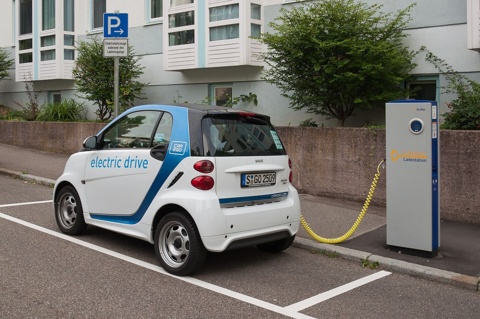 Electric vehicle charging station — Photo: Julian Herzog, CC BY 4.0