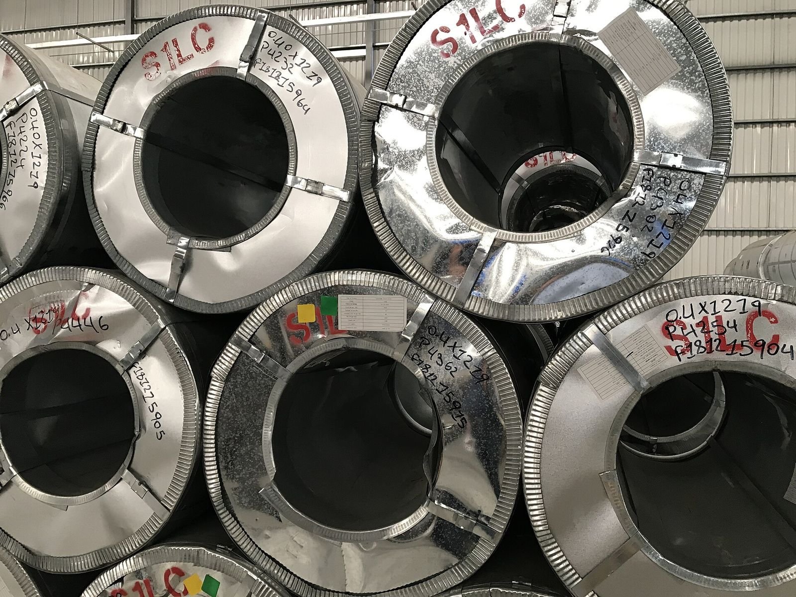 Galvanized steel coils (illustrative) — Photo: Antonio Carlos Rosset, CC BY-SA 4.0