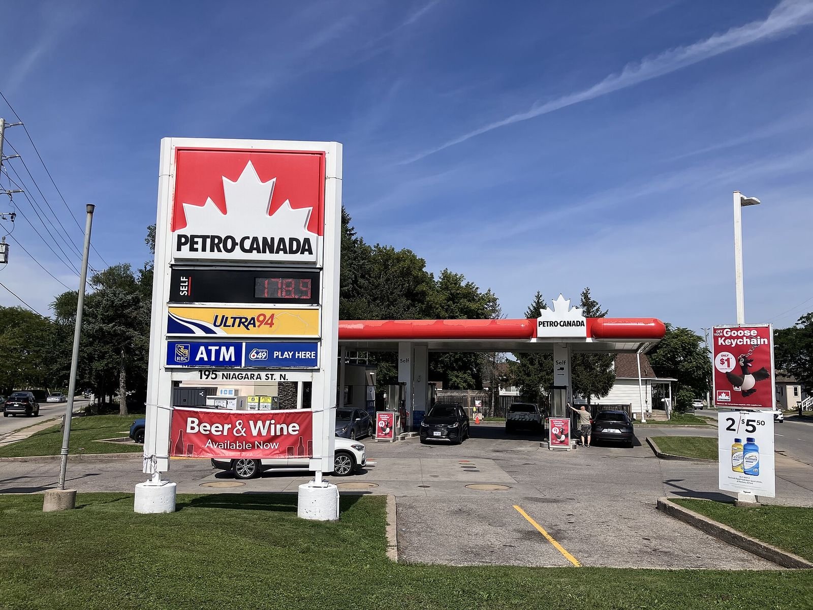 Gas prices at a Petro-Canada station, St. Catharines, Ontario — Photo: Gogerr, CC BY-SA 4.0