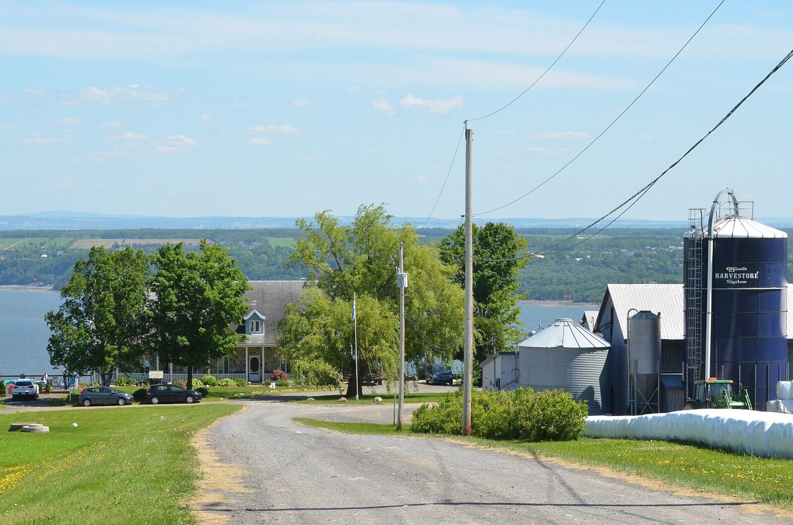 Farm and silos on Île d’Orléans, Quebec — Photo: Guillaume666 / Antoine Letarte, CC BY-SA 3.0