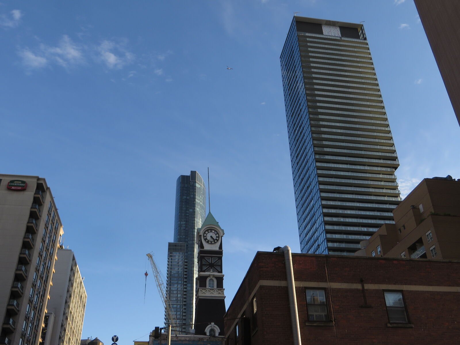 Downtown Yonge Street, Toronto — Photo: Ken Lund, CC BY-SA 2.0