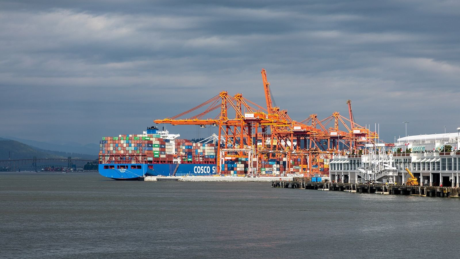 Centerm container terminal, Port of Vancouver — Photo: Dietmar Rabich, CC BY-SA 4.0